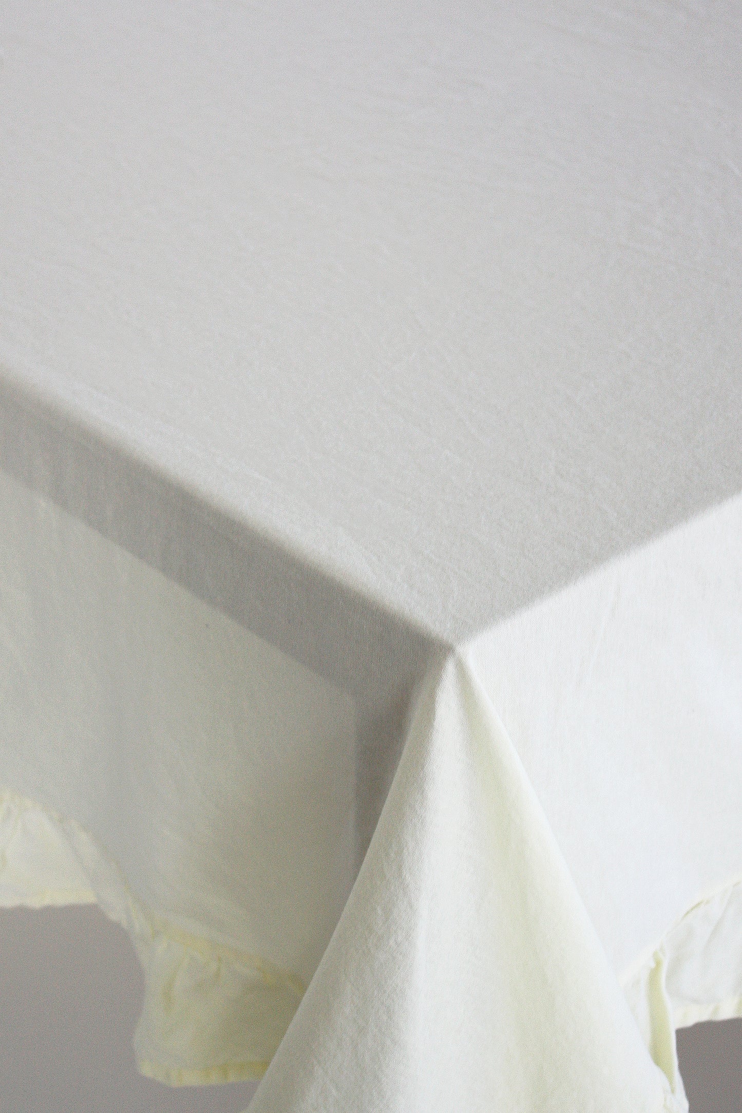 Toalha de Mesa Folhos Anti Nódoas