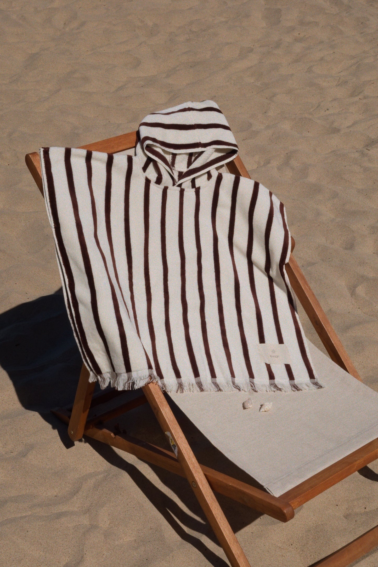 PONCHO PRAIA RISCAS CASTANHO